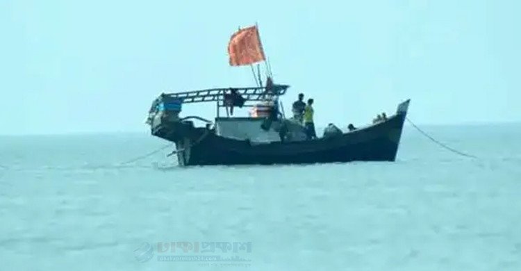 বঙ্গোপসাগরে টানা ৫ দিন ধরে ভাসতে থাকা ট্রলারসহ ২৬ জেলেকে জীবিত উদ্ধার